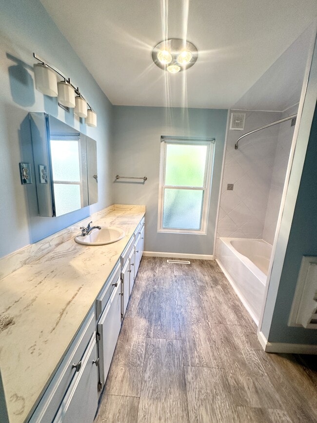 Building Photo - 9071 Paradise Park Dr