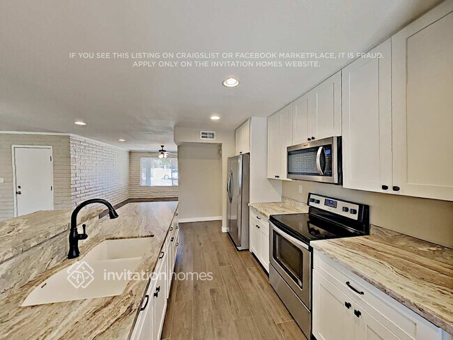 Building Photo - 1913 E Alameda Dr