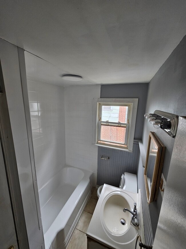 Main Bath - 913 E 21st St
