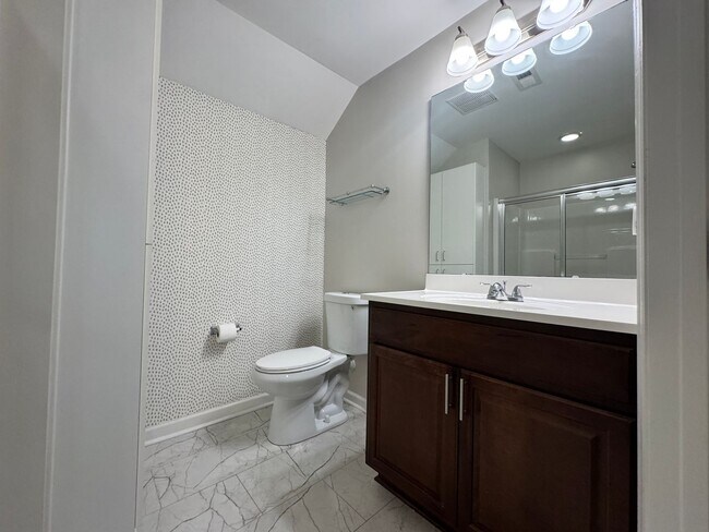Building Photo - Beautiful, Conveninetly located First Floor Condo