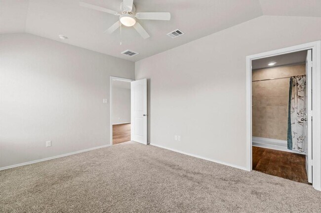 Building Photo - 14409 Sugar Pines Dr
