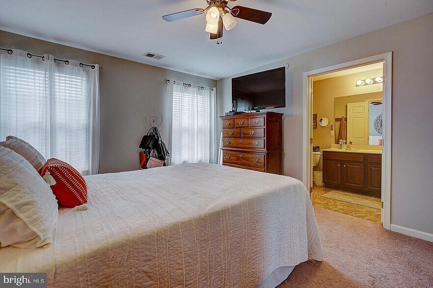 Building Photo - 476 N Palace Dr