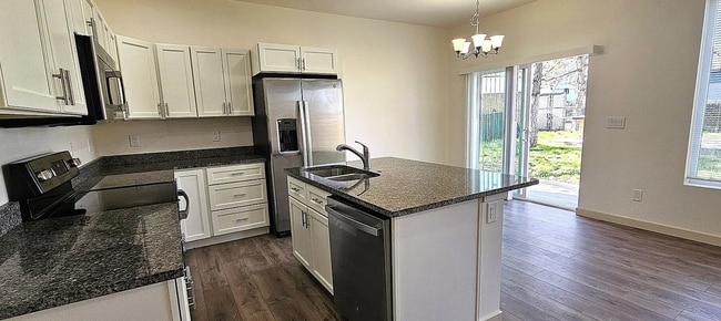 Building Photo - Beautiful New Construction Duplex