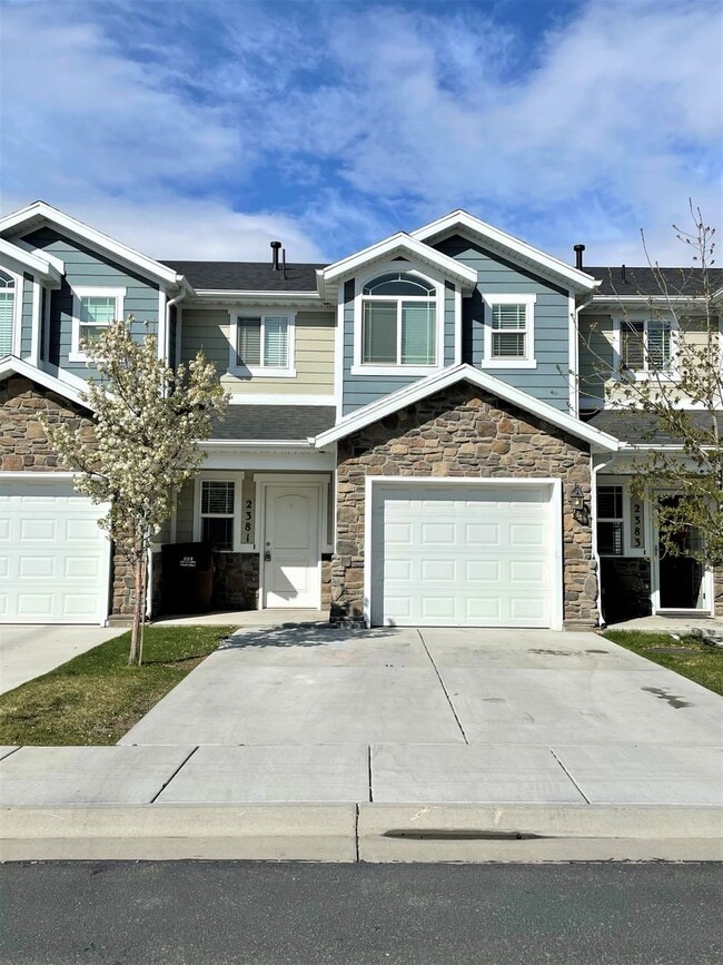 Building Photo - 3 Weeks Rent Free with June Move In! Beaut...
