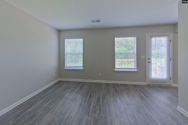 Building Photo - 304 Longfellows Ln