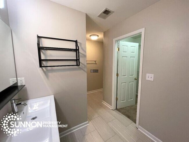 Building Photo - 3 bed / 2 bath Bungalow in the Heart of NoDa!