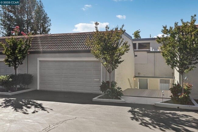 Building Photo - 1035 Alta Mesa Dr