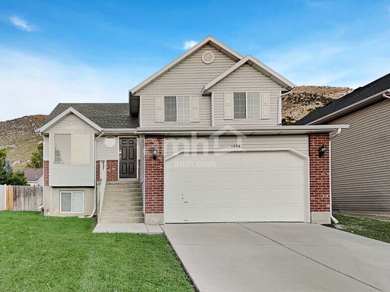 Primary Photo - 1454 Fowler Ave