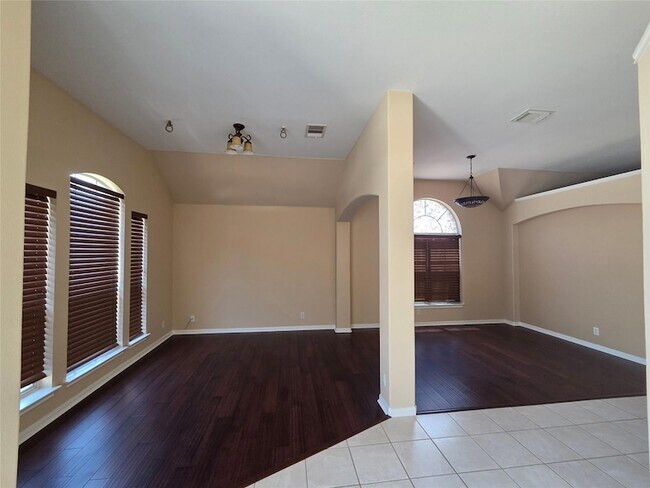 Building Photo - 1124 Springbrook Rd