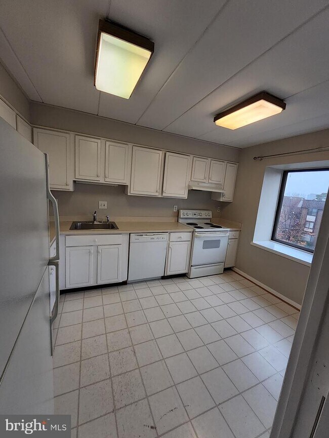 Building Photo - 128 Roberts Ln
