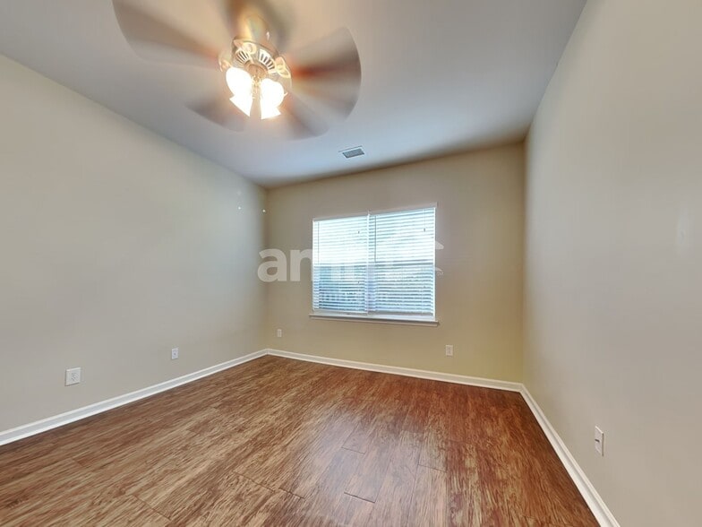 Building Photo - 13527 Provincial Ct
