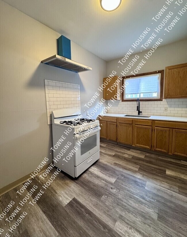 Building Photo - 336 East St