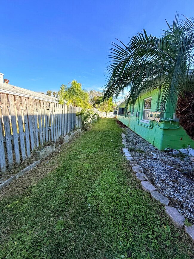 Building Photo - 7000 Hibiscus Ave S