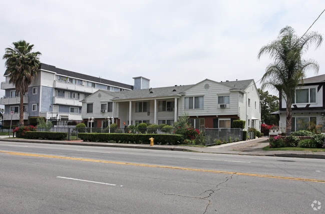 Building Photo - 5330 Whitsett Ave