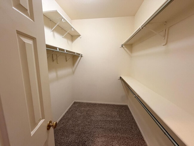 Building Photo - 6348 W Pontiac Dr