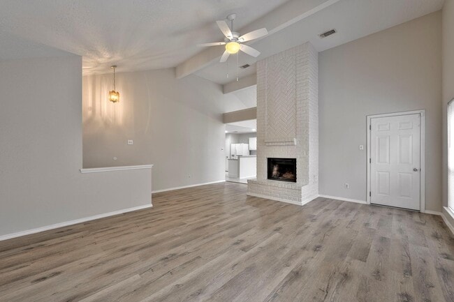 Building Photo - 2011 Creek Valley Ln