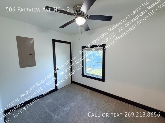 Building Photo - 506 Fairview Ave NE