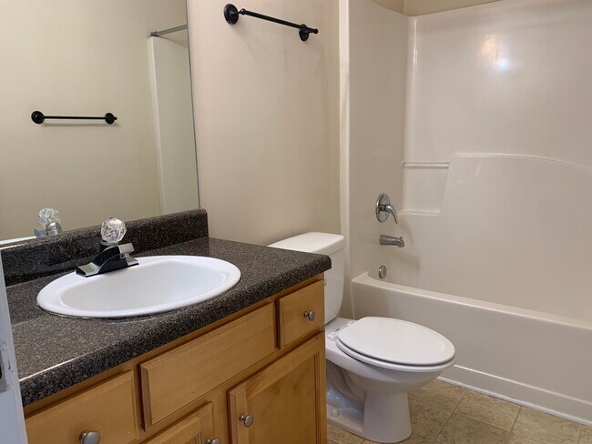 Building Photo - 5 BEDROOM PLUS BONUS ROOM PRE-LEASING FOR AUGUST 2026!