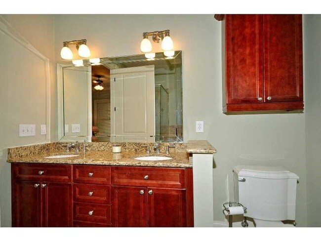 Building Photo - 3635 E Paces Cir