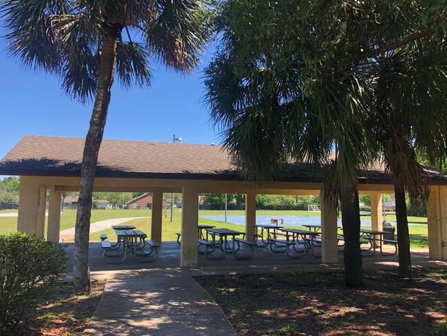 Building Photo - WEDGEFIELD GOLF COURSE VILLA