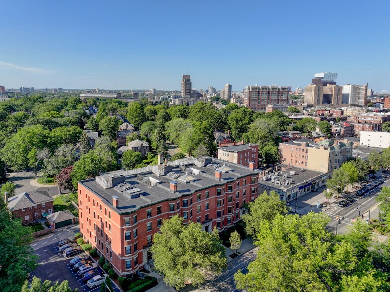 Primary Photo - 1064 Beacon St