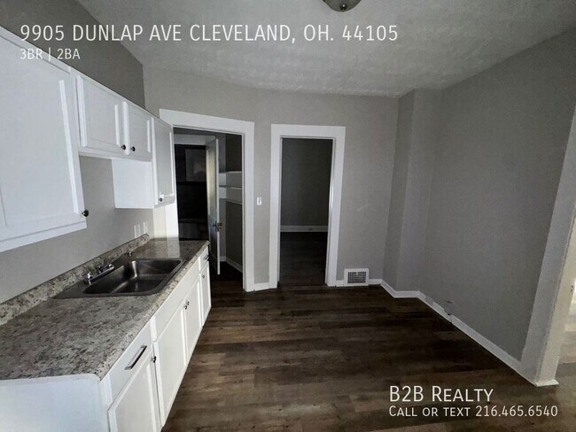 Building Photo - 9905 Dunlap Ave