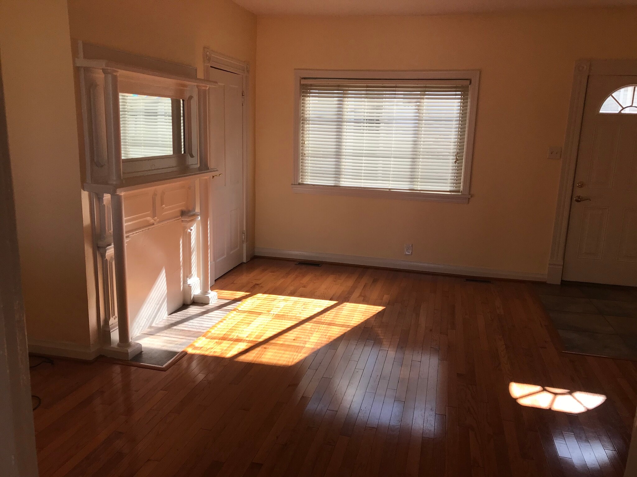 Living Room - 1927 Huron St