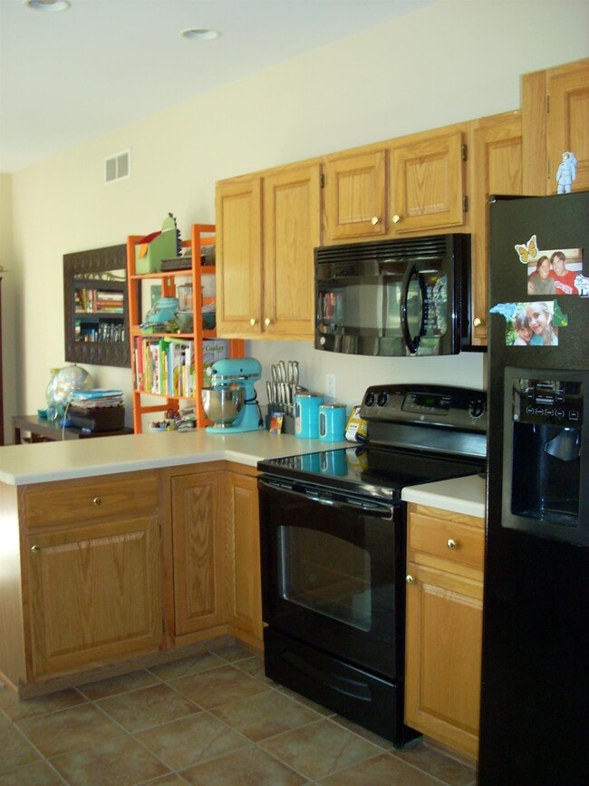 Building Photo - 3001 Arapaho Dr