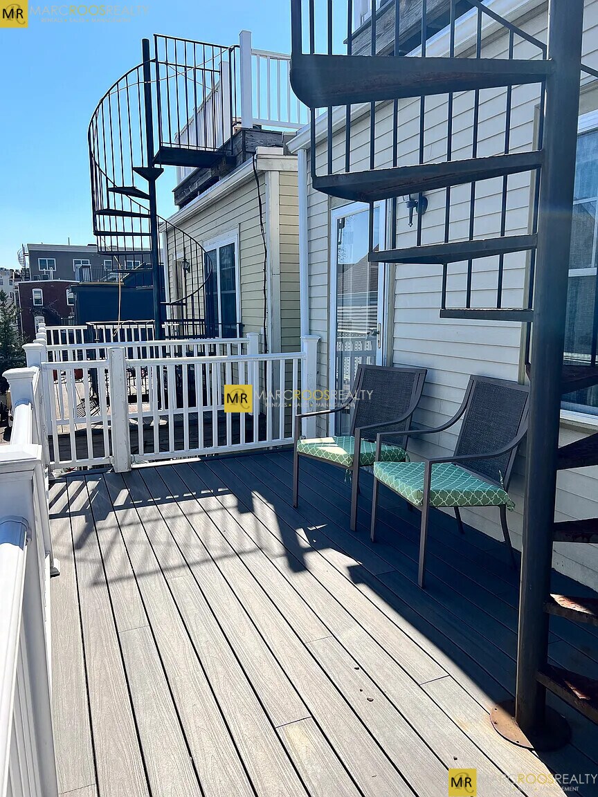 Building Photo - 153 D St