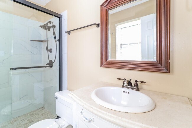 Building Photo - 7961 Elm Leaf Dr
