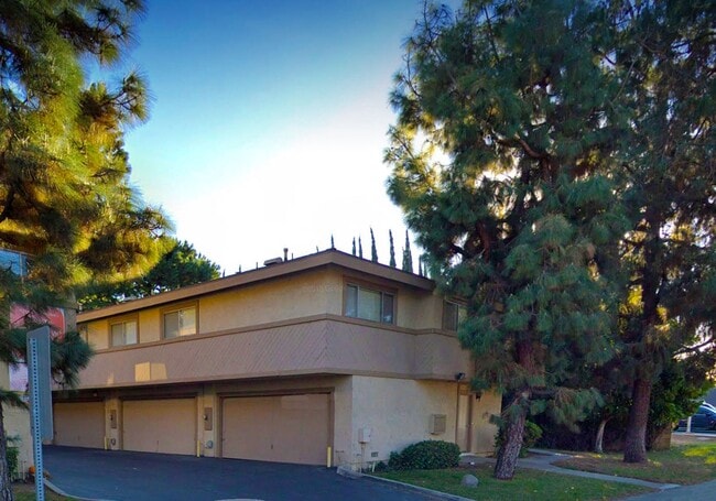 Building Photo - LAKEVIEW MANOR