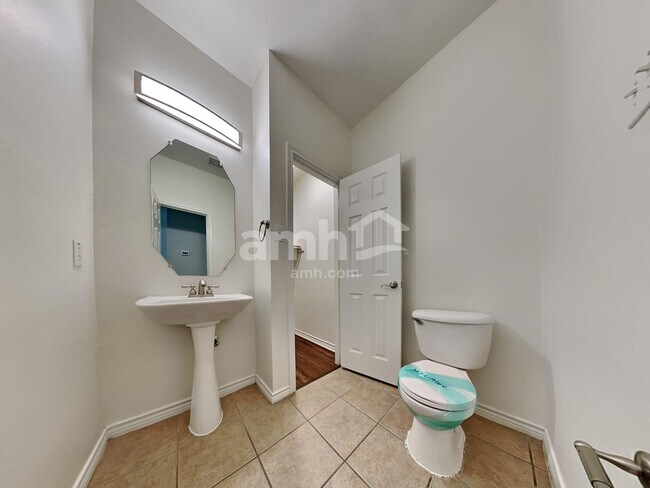 Building Photo - 222 Paradise Way