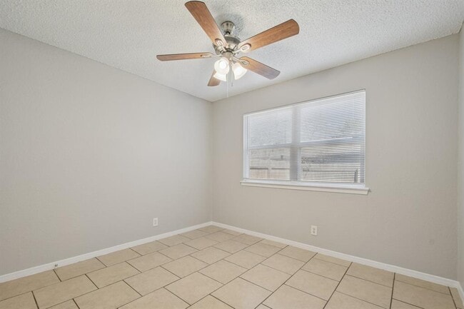 Building Photo - 11906 Broad Oaks Dr