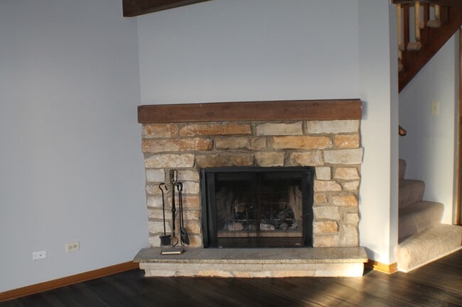 Building Photo - 422 Meadow Green Ln