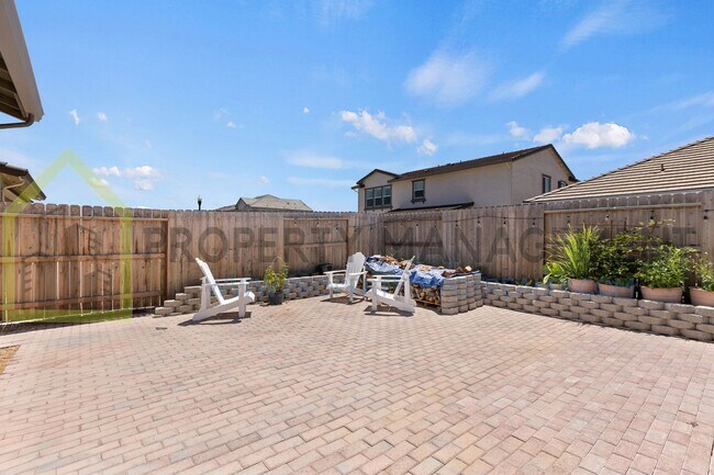 Building Photo - Stunning New 4 Bed / 3 Bath Home | Built i...