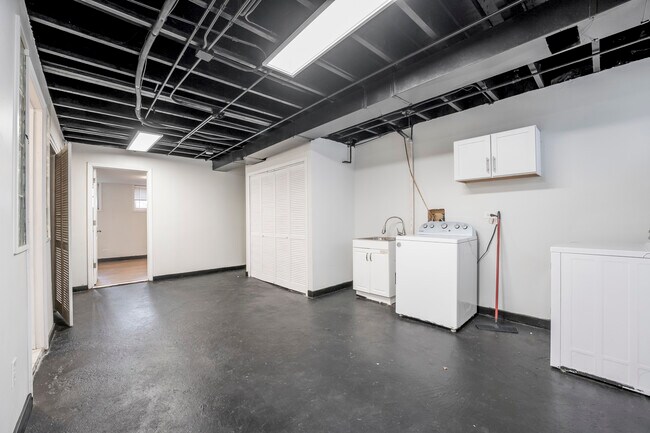 Building Photo - 1166 W Cullerton St