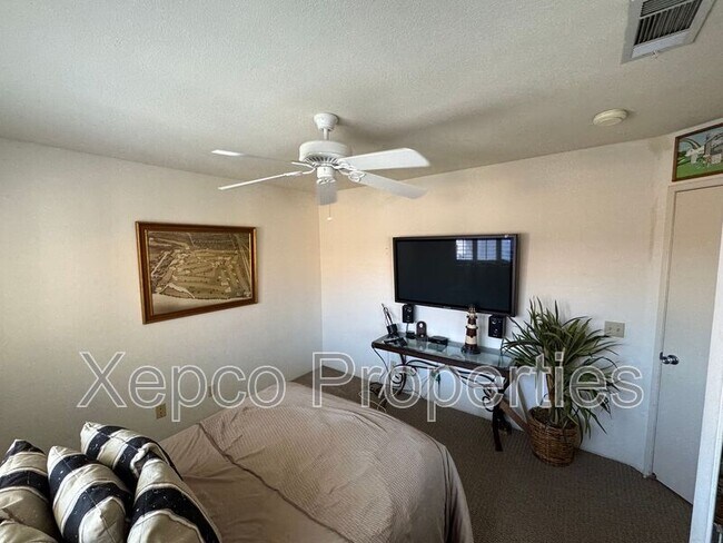 Building Photo - 38297 Crocus Ln