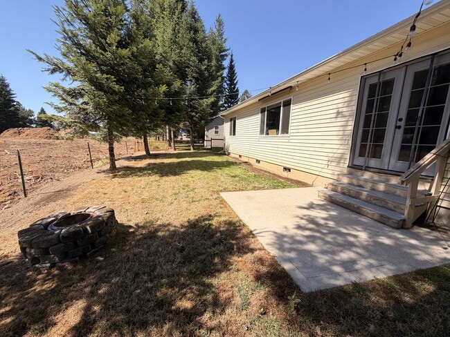 Building Photo - 323 Huppert Ln