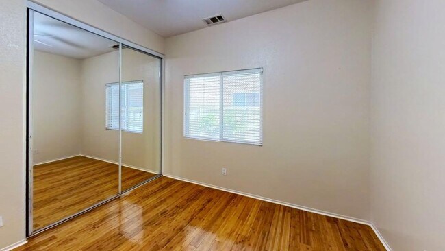 Building Photo - 2226 Willowbrook Ln