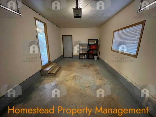 Building Photo - 659