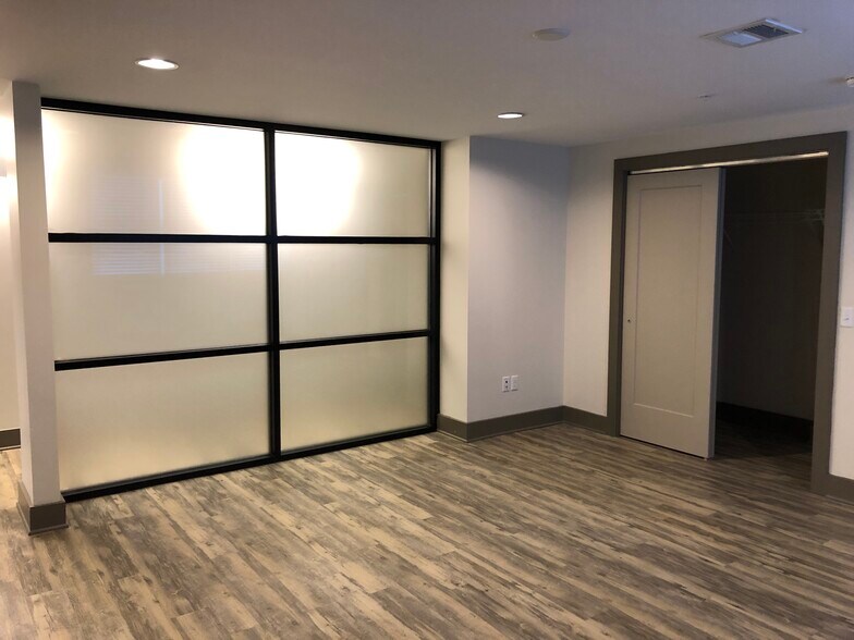 Building Photo - 3535 Broadway Blvd