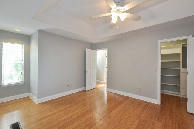 Building Photo - Excellent Location - Marietta Townhome - $...