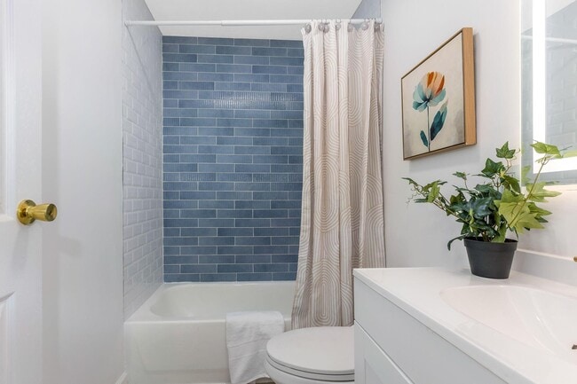 Building Photo - 3747 Christie Rd W