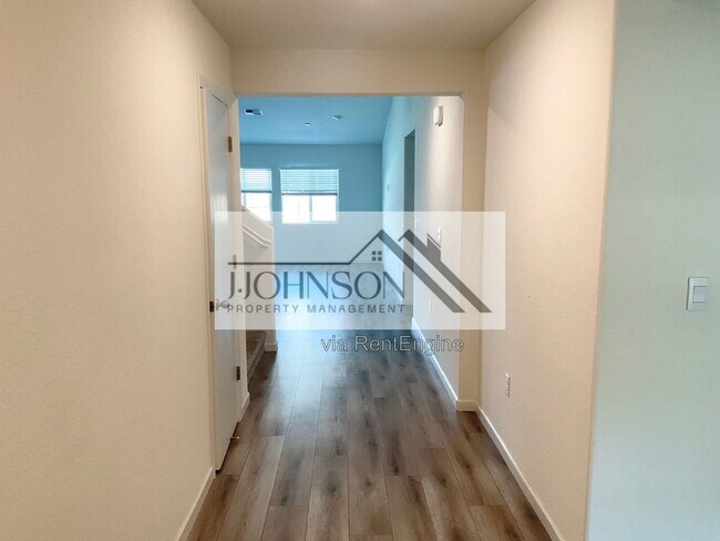 Building Photo - 2451 Riparia St