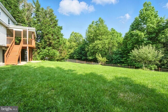Building Photo - 4739 Bates Dr