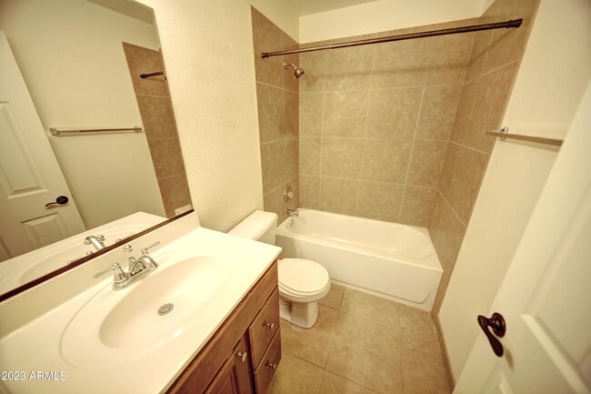 Building Photo - 480 N 6th Dr