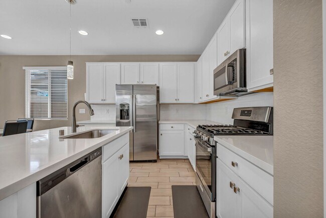 Building Photo - 688 Monroe Hl Pl