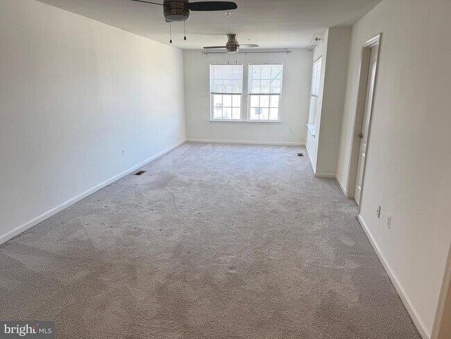 Building Photo - 9610 Eaves Dr