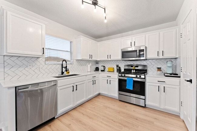 Building Photo - 313 Sweet Leaf Ln