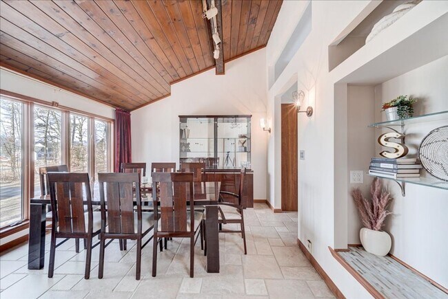 Building Photo - 441 Burlingham Rd